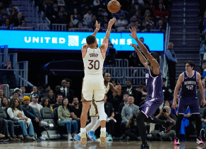 库里扳平三分+波杰反超三分!勇士拒西部倒二逆转 终结4连败仍第十|斯蒂芬·库里|国王|休斯敦火箭队|NBA常规赛|金州勇士队_新浪体育_新浪新闻